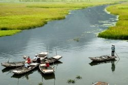 Ninh Binh rivière et barques