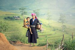 Mère et son enfant à Sapa